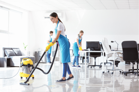 Professional office cleaning with focus on desks and shared spaces
تنظيف احترافي للمكاتب مع التركيز على المكاتب الفردية والمناطق المشتركة